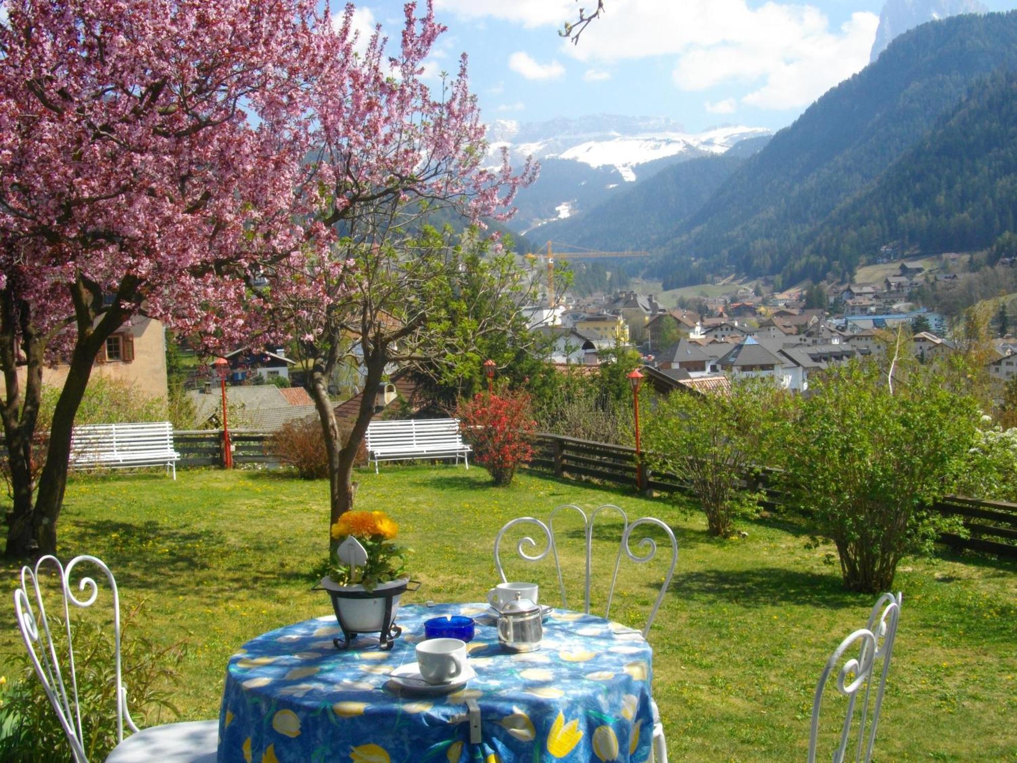 Hotel Villa Emilia Ortisei Exteriör bild